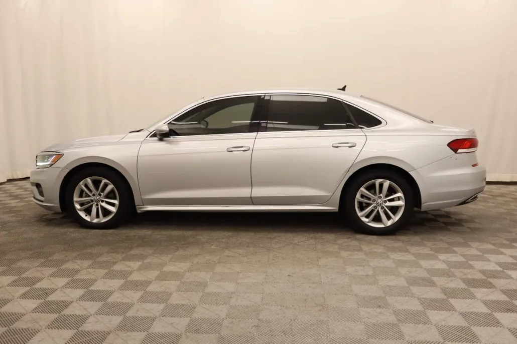 2020 Volkswagen Passat SE photo 1