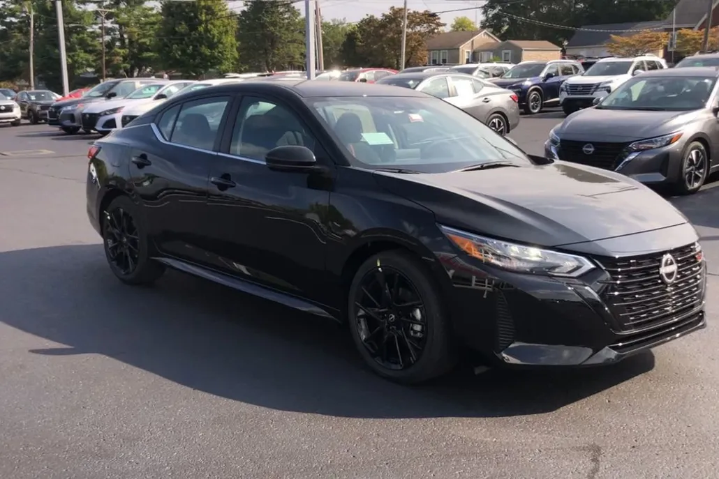 2025 Nissan Sentra SR photo 1