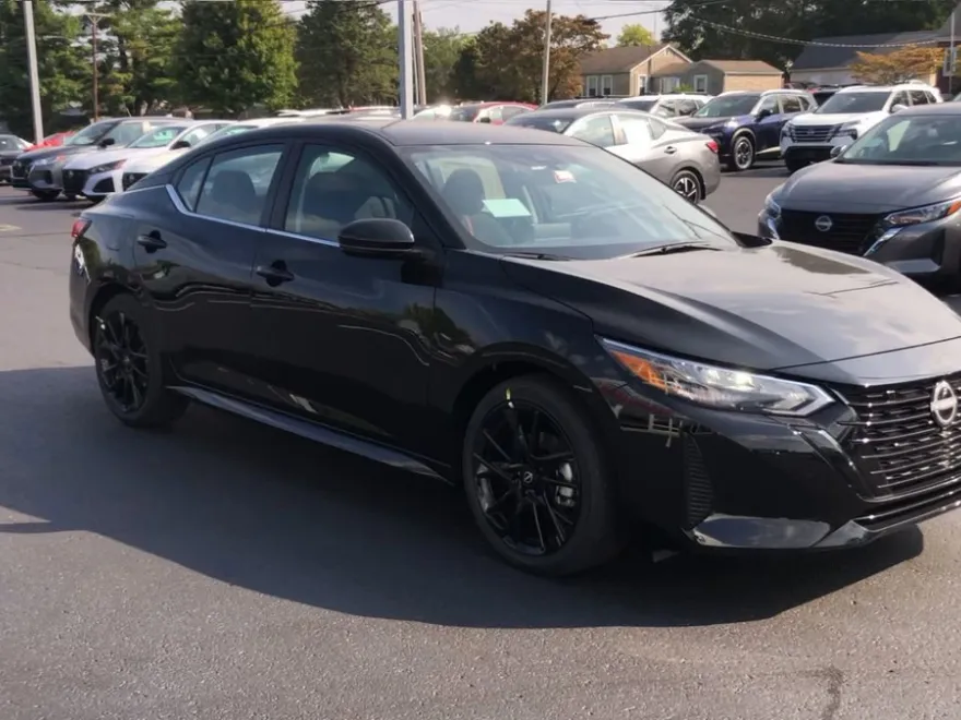 2025 Nissan Sentra SR photo 1