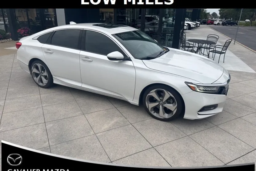 2018 Honda Accord Touring photo 1