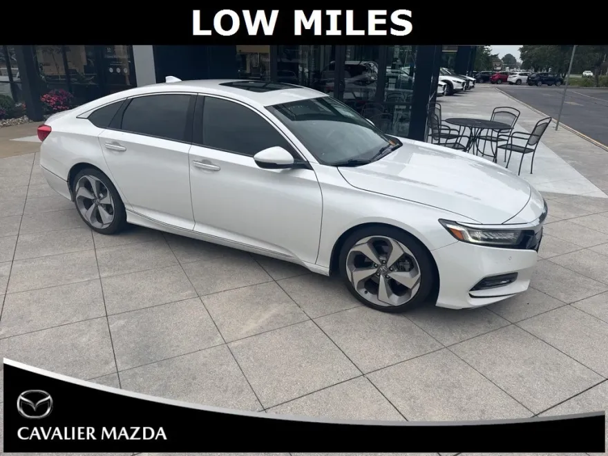 2018 Honda Accord Touring photo 1