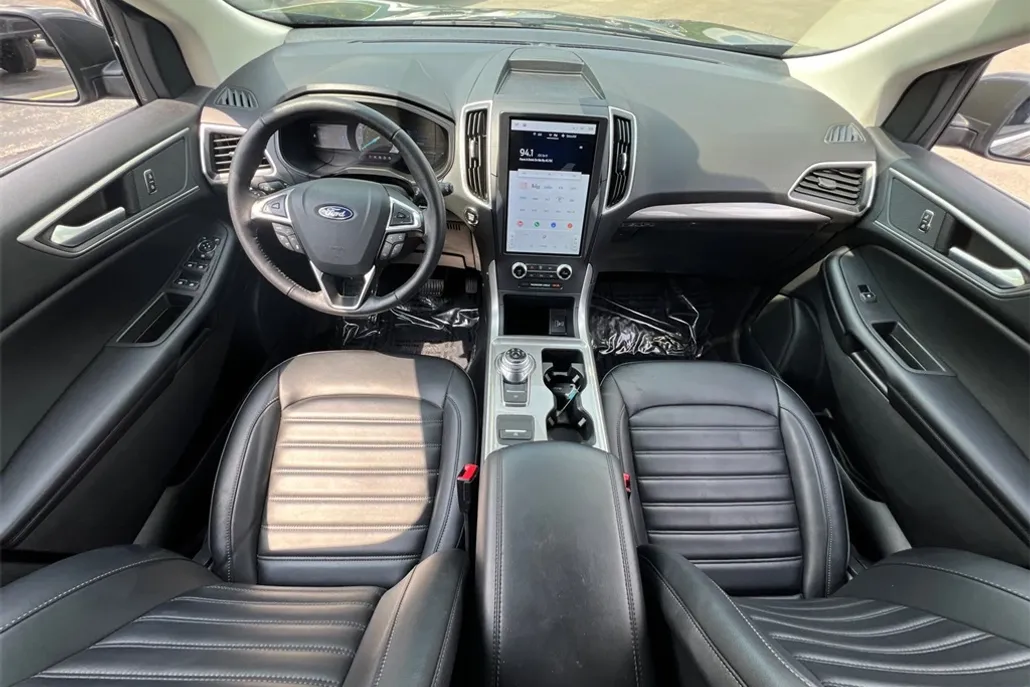 2024 Ford Edge SEL photo 1