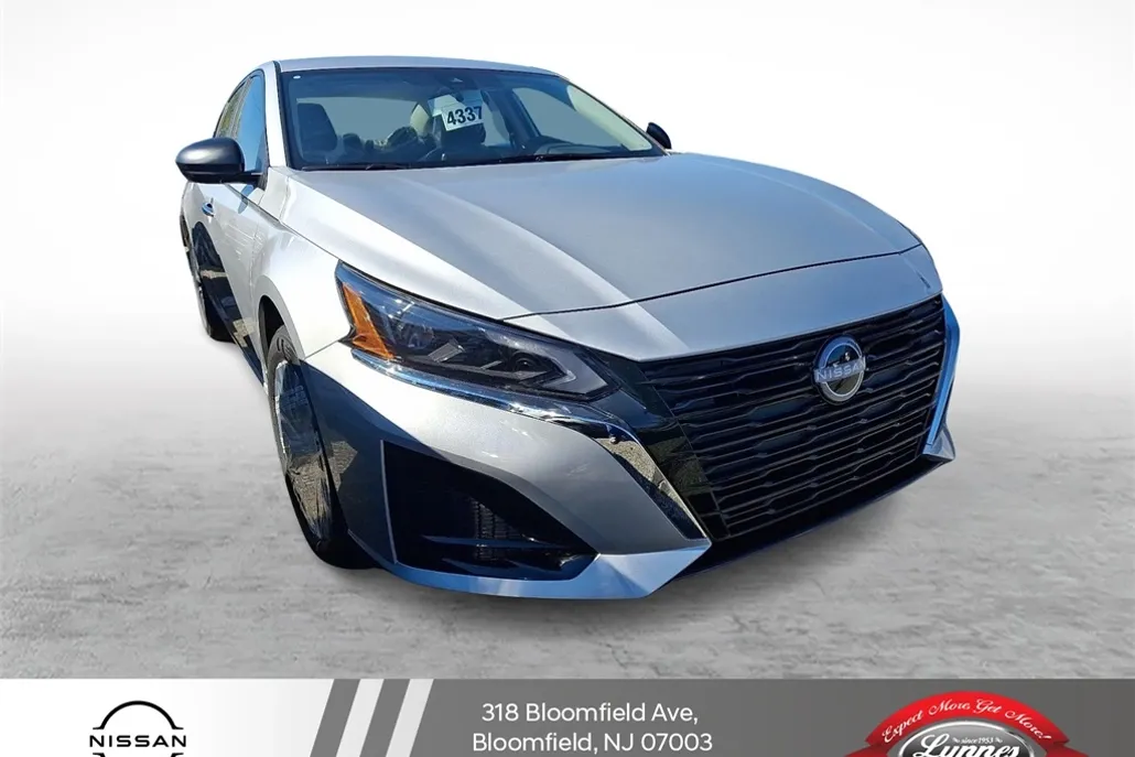 2025 Nissan Altima SV photo 1