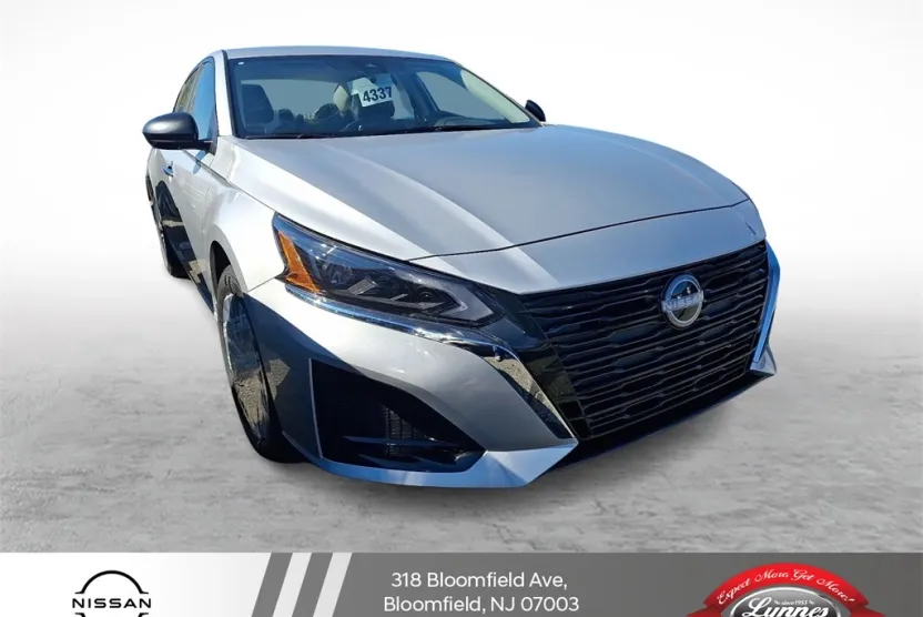 2025 Nissan Altima SV photo 1