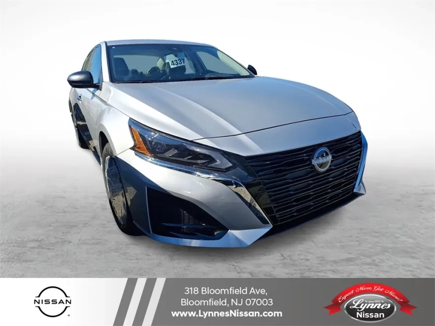 2025 Nissan Altima SV photo 1