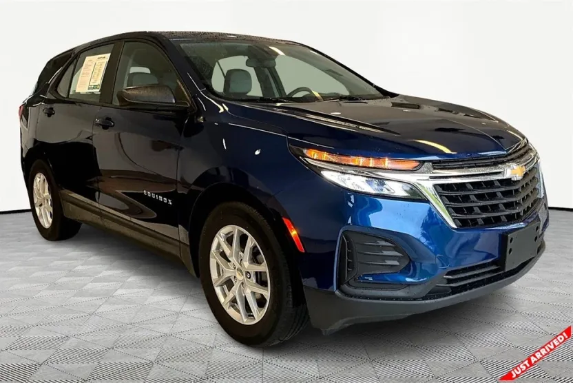 2022 Chevrolet Equinox LS photo 1