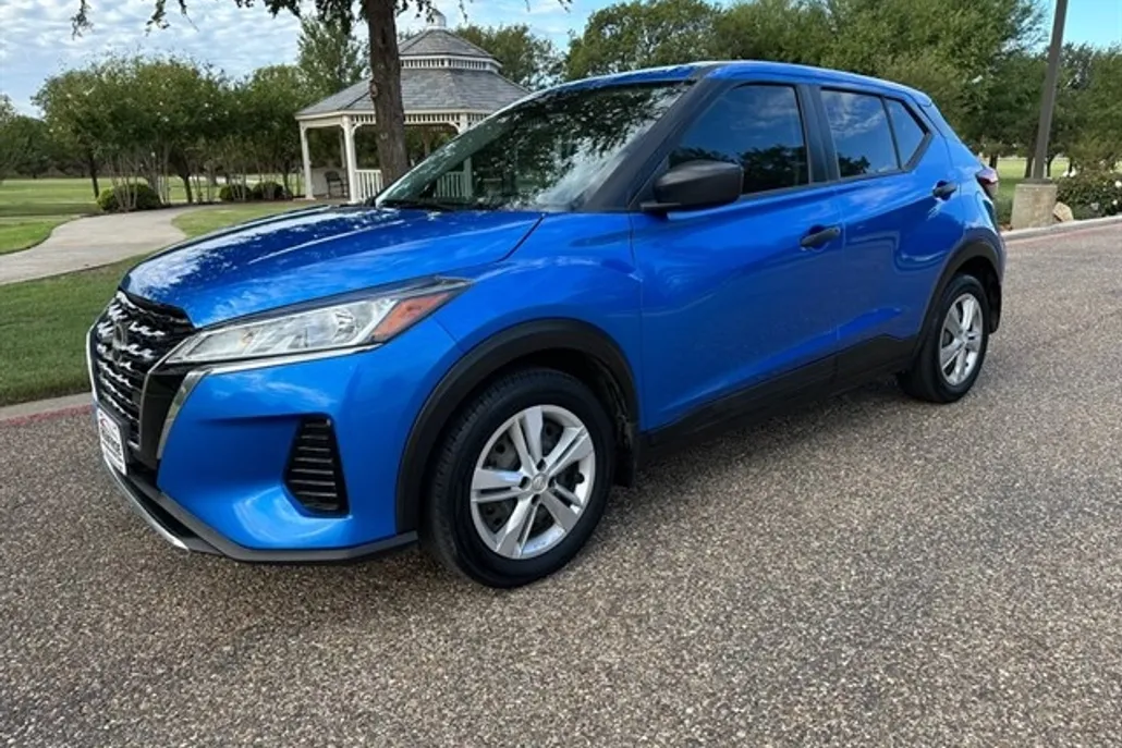 2023 Nissan Kicks S photo 1
