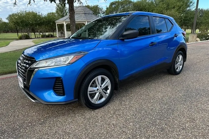 2023 Nissan Kicks S photo 1