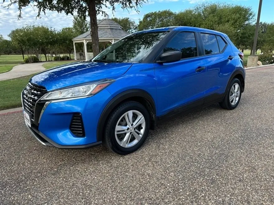 2023 Nissan Kicks S photo 1