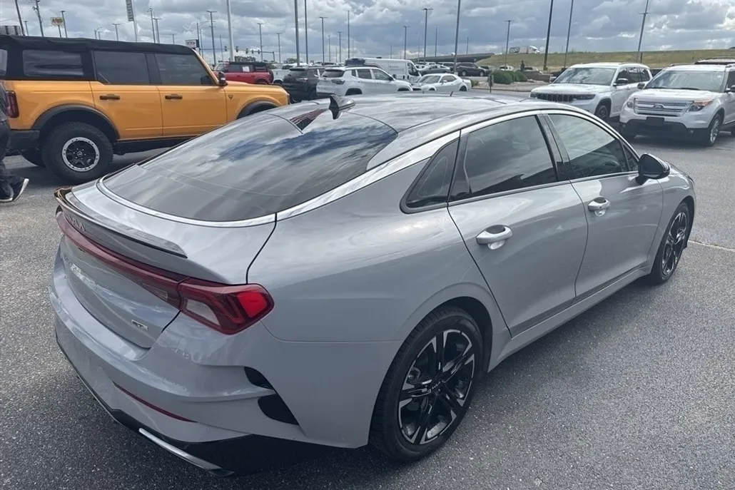 2023 Kia K5 GT-Line photo 1