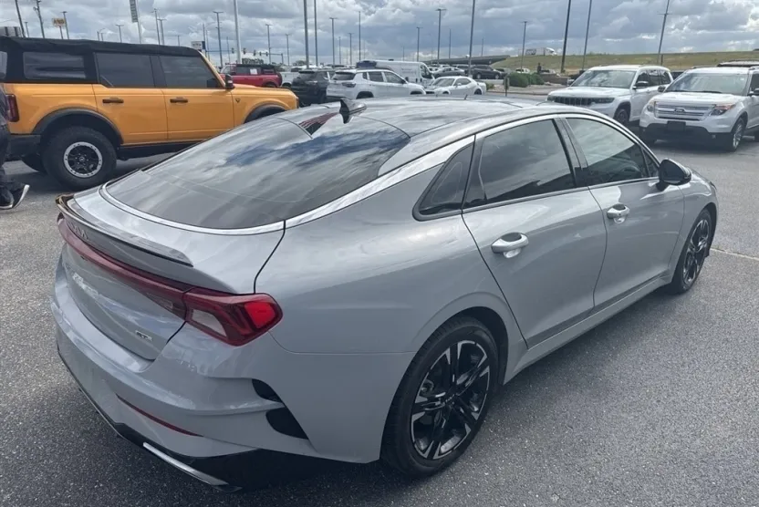 2023 Kia K5 GT-Line photo 1