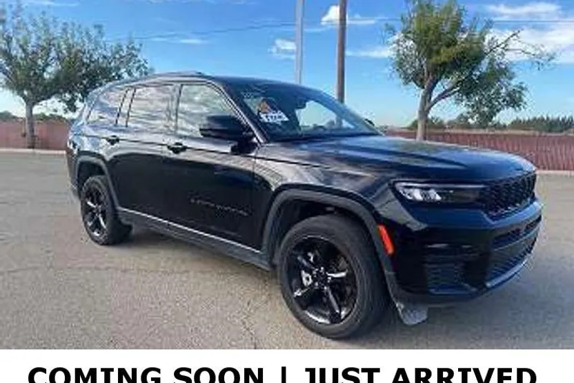 2023 Jeep Grand Cherokee Laredo Altitude photo 1