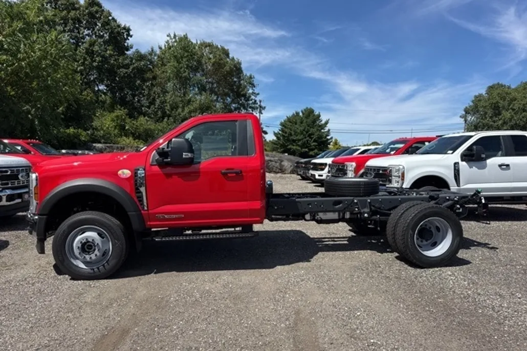 2025 Ford F-600 photo 1