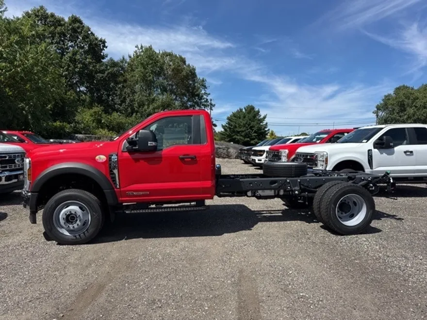 2025 Ford F-600 photo 1