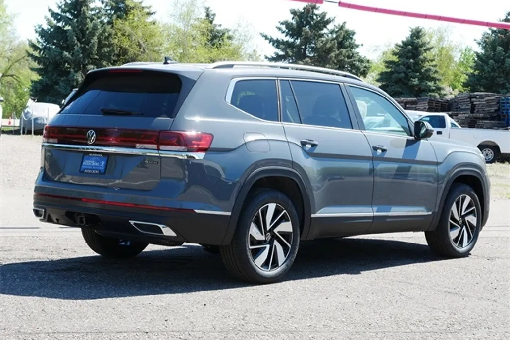 2025 Volkswagen Atlas SEL photo 1