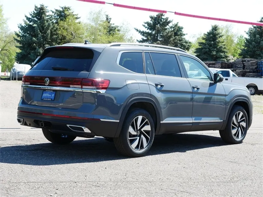 2025 Volkswagen Atlas SEL photo 1