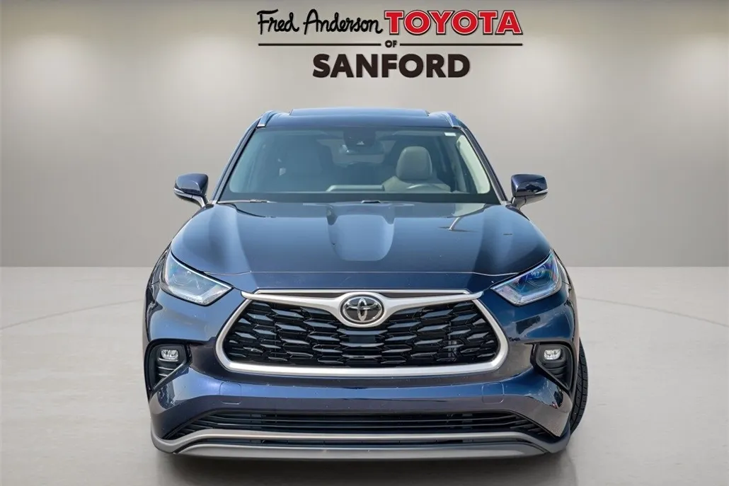 2021 Toyota Highlander XLE photo 1
