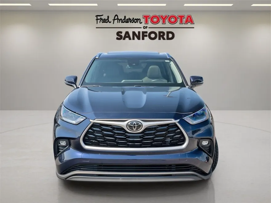 2021 Toyota Highlander XLE photo 1