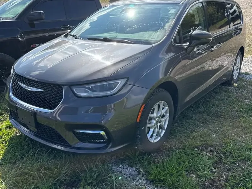 2021 Chrysler Pacifica Touring L photo 1