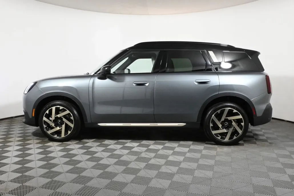 2025 Mini Countryman S ALL4 Iconic photo 1