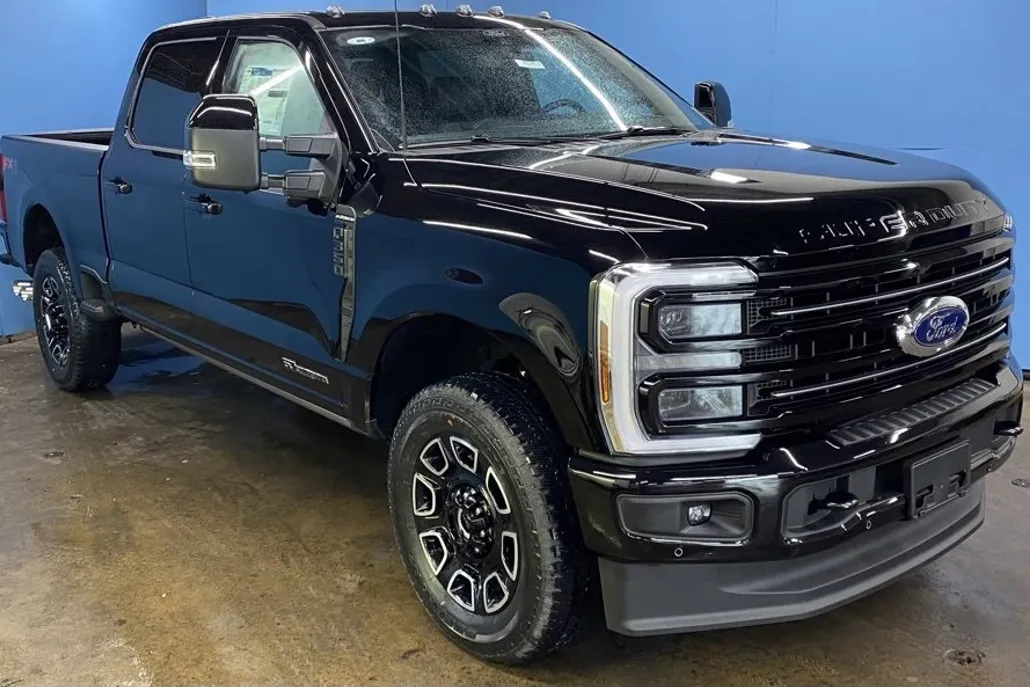 2025 Ford F-350 Platinum photo 1