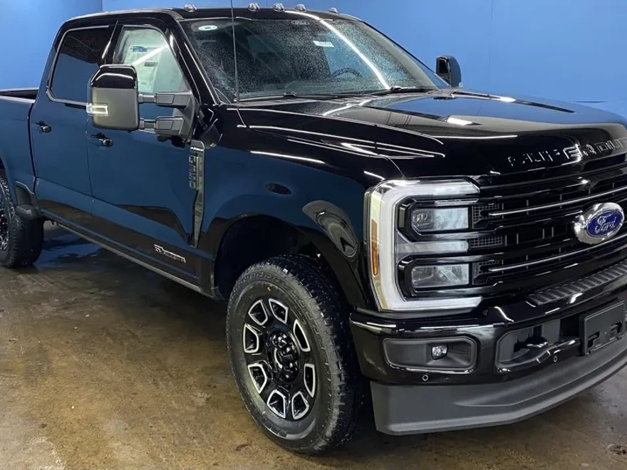 2025 Ford F-350 Platinum photo 1