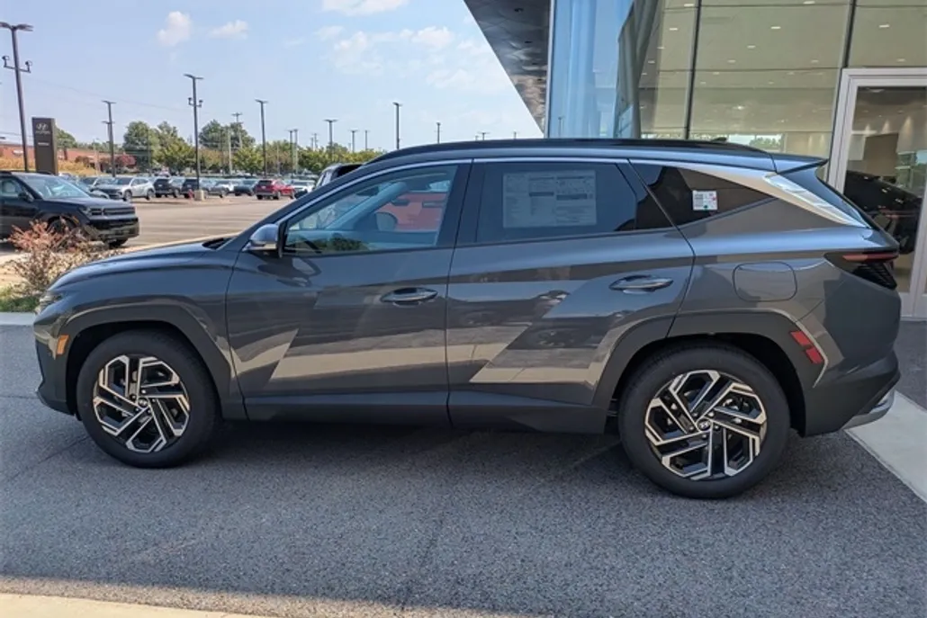 2025 Hyundai Tucson Limited photo 1