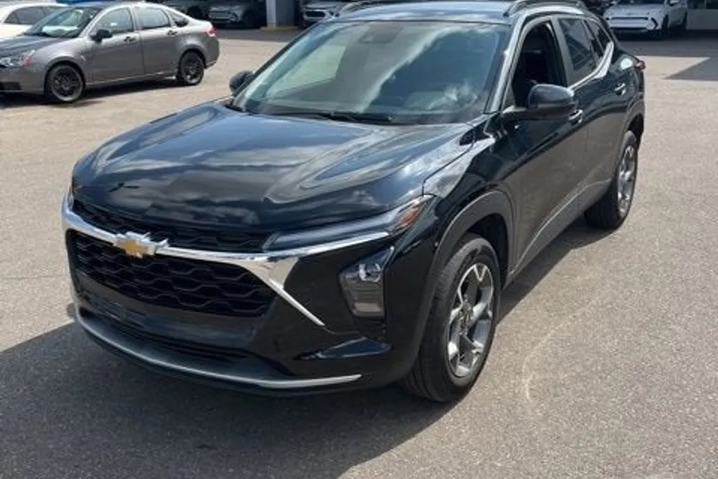 2025 Chevrolet Trax photo 1