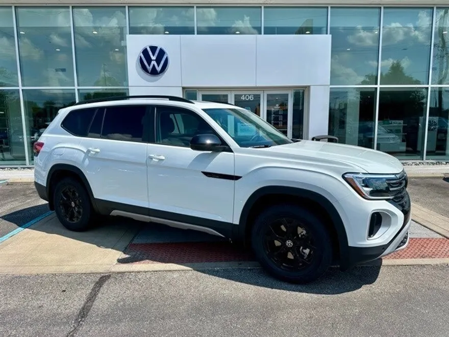 2025 Volkswagen Atlas Peak Edition SE photo 1