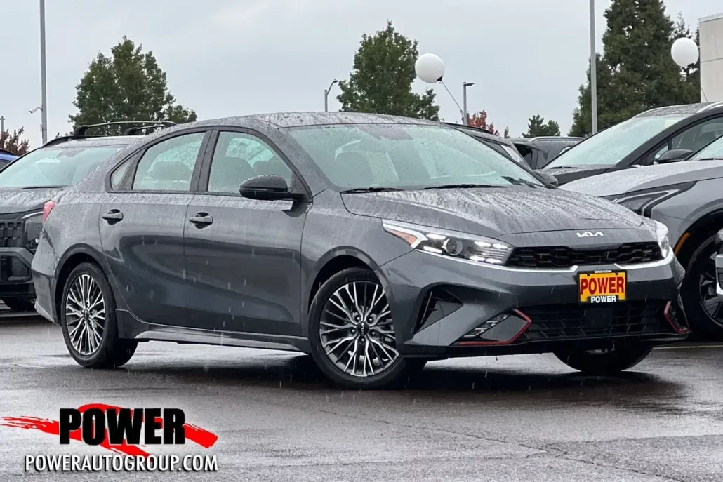 2022 Kia Forte GT-Line photo 1