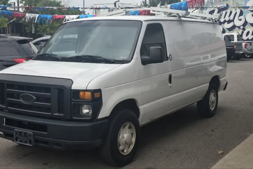 2008 Ford E-250 photo 1