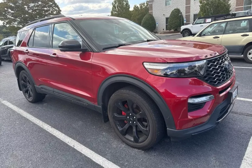 2021 Ford Explorer ST photo 1