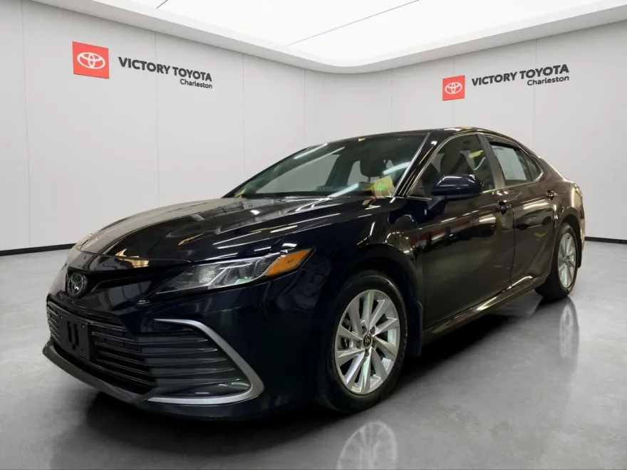 2023 Toyota Camry LE photo 1