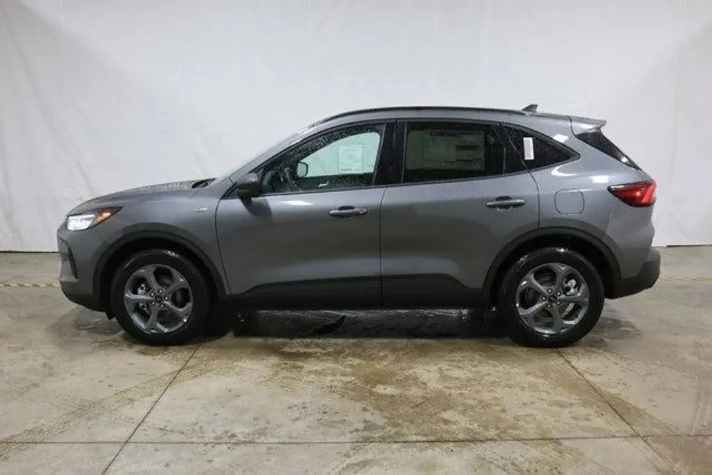 2025 Ford Escape ST-Line photo 1