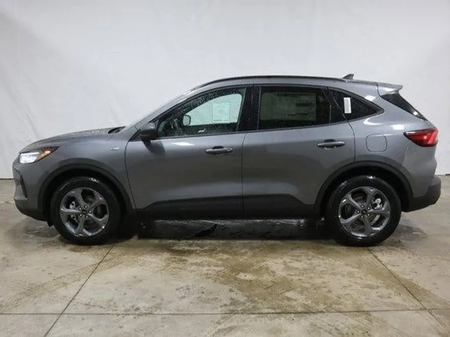 2025 Ford Escape ST-Line photo 1