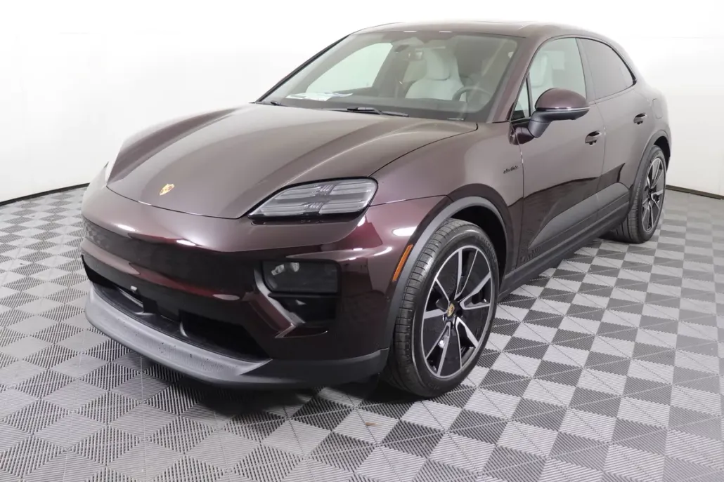 2025 Porsche Macan Electric photo 1