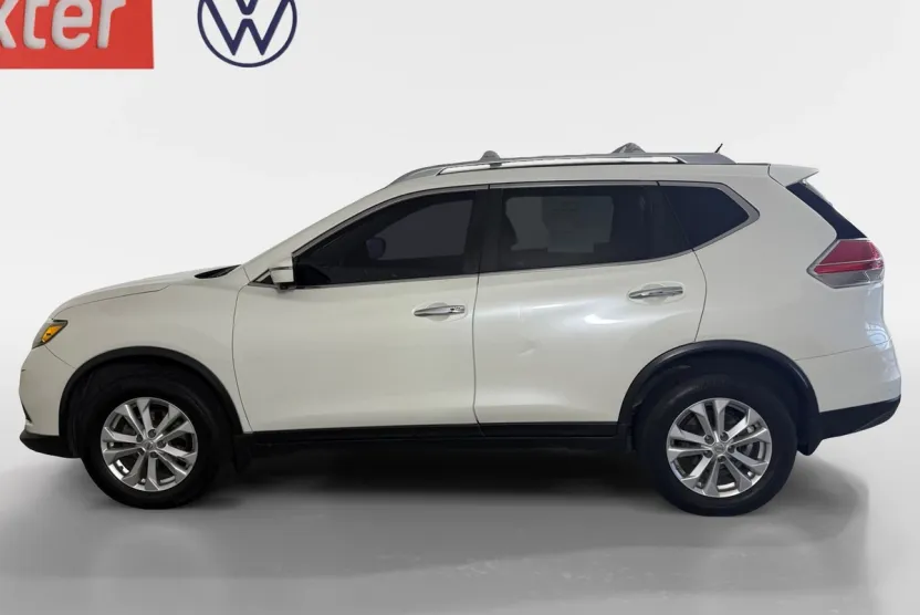 2016 Nissan Rogue SV photo 1