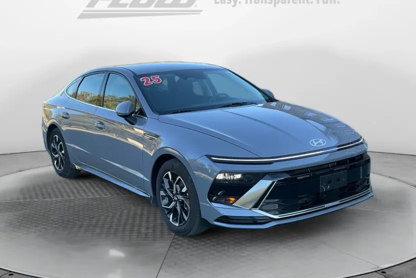 2025 Hyundai Sonata SEL photo 1