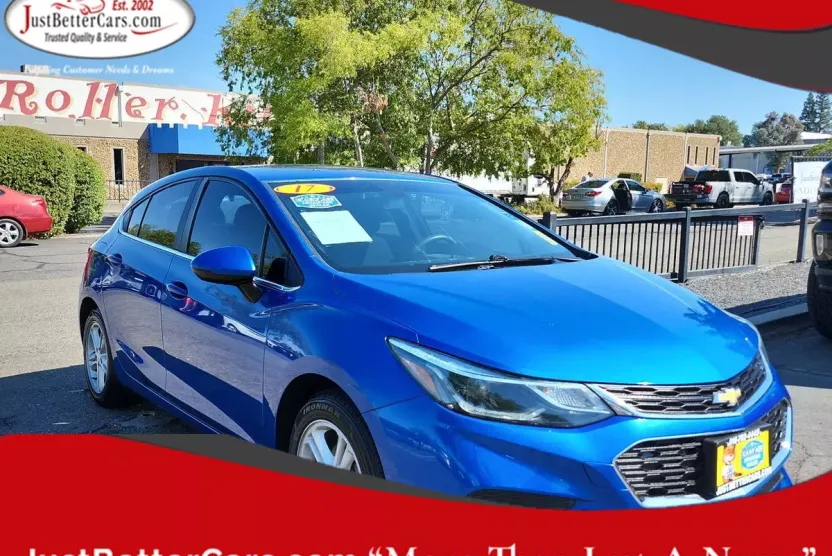 2017 Chevrolet Cruze LT photo 1