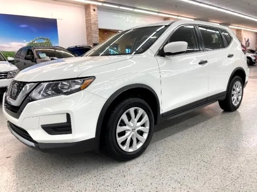 2019 Nissan Rogue S photo 1