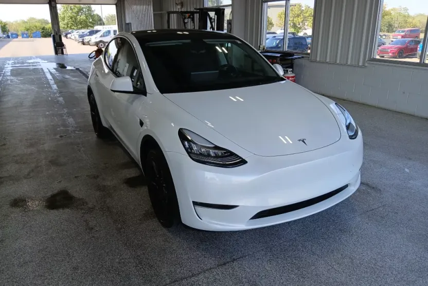 2023 Tesla Model Y Long Range photo 1