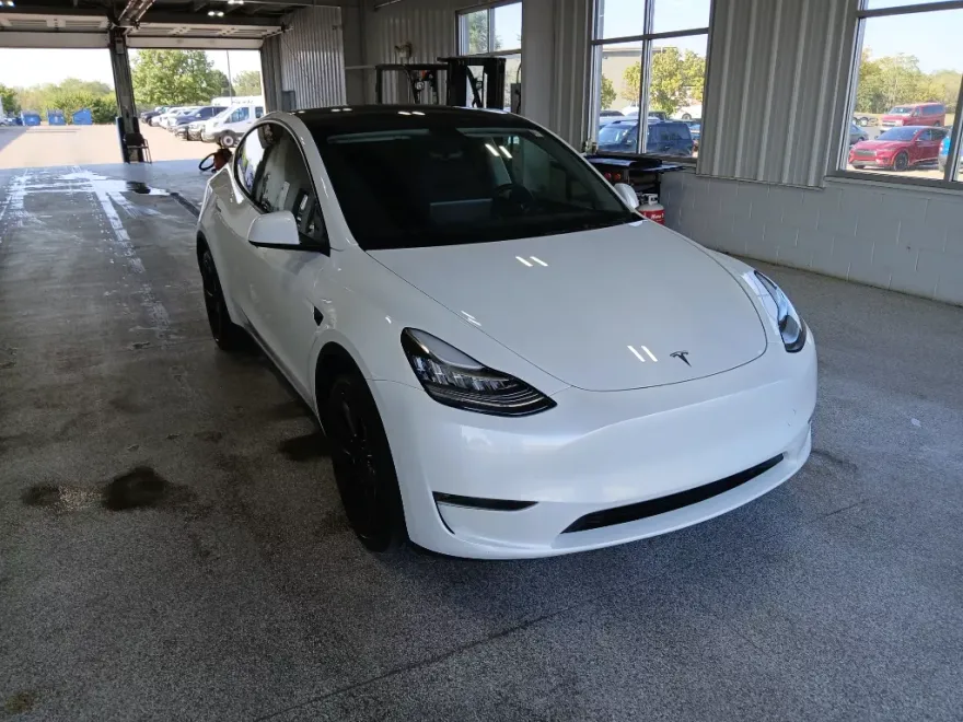 2023 Tesla Model Y Long Range photo 1