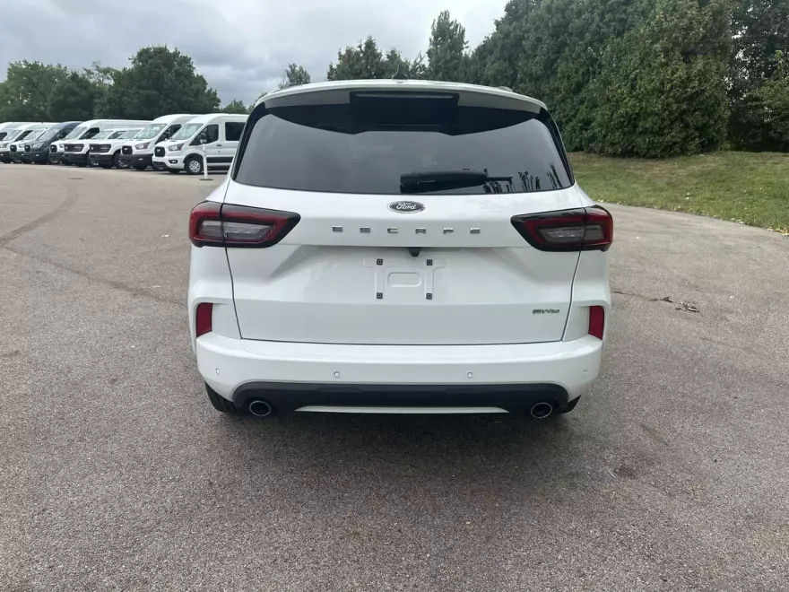 2023 Ford Escape ST-Line photo 1