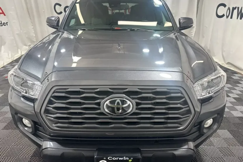 2022 Toyota Tacoma TRD Off-Road photo 1