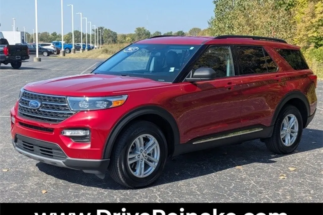 2023 Ford Explorer XLT photo 1