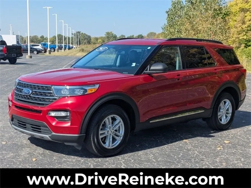 2023 Ford Explorer XLT photo 1