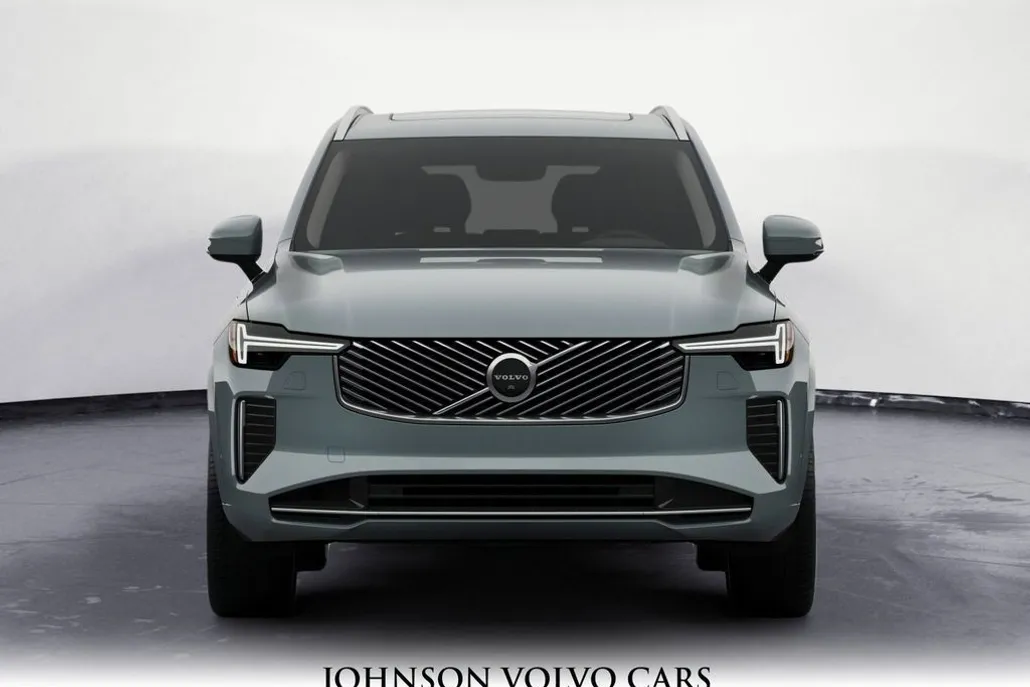 2026 Volvo XC90 T8 Plus photo 1
