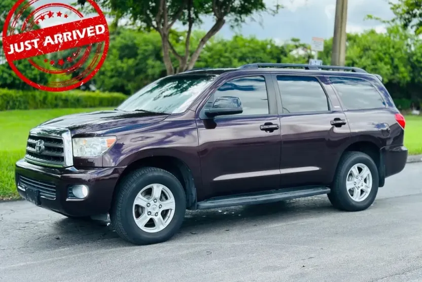 2016 Toyota Sequoia SR5 photo 1