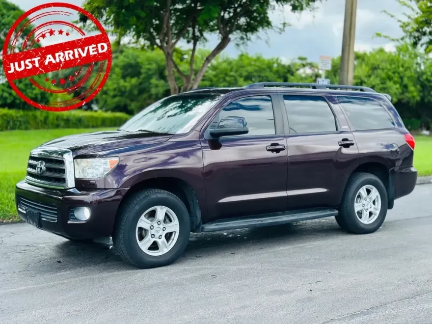 2016 Toyota Sequoia SR5 photo 1