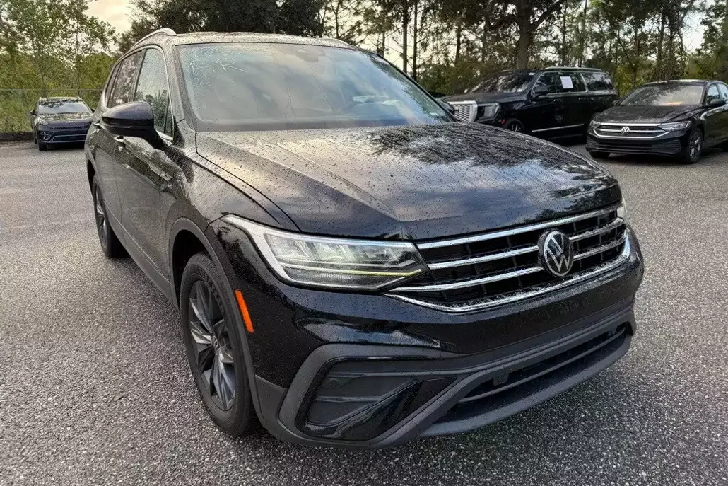 2022 Volkswagen Tiguan SE photo 1